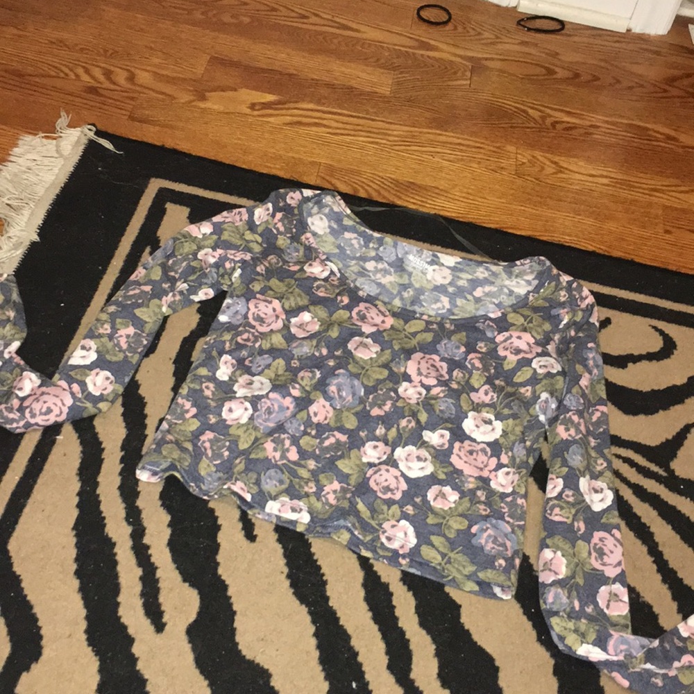 Flower scoop neck crop top